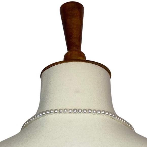 Stunning White Pearl Cage Bra Harness with Ribbon - Picture 13 of 16